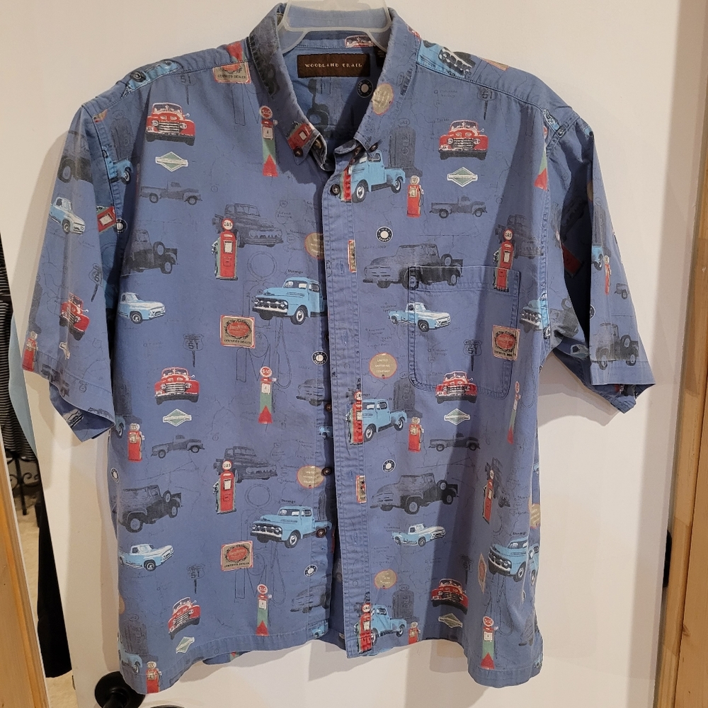 Woodland Trail XXL Vintage car motif short sleeve shirt. Retro classic look.